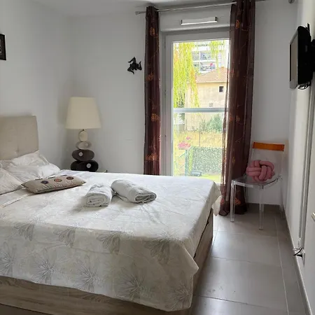 Apartmán T3 Neuf-plage 3mn Parking Prive